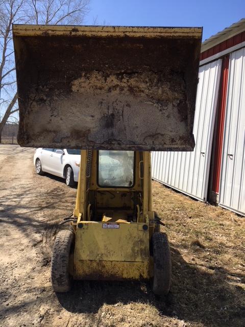 1978 New Holland L325 g. skidloader S.#466914 w/material & tine buckets, 2,862 hrs.