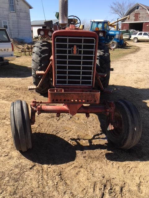 1968 International 756 gas tractor