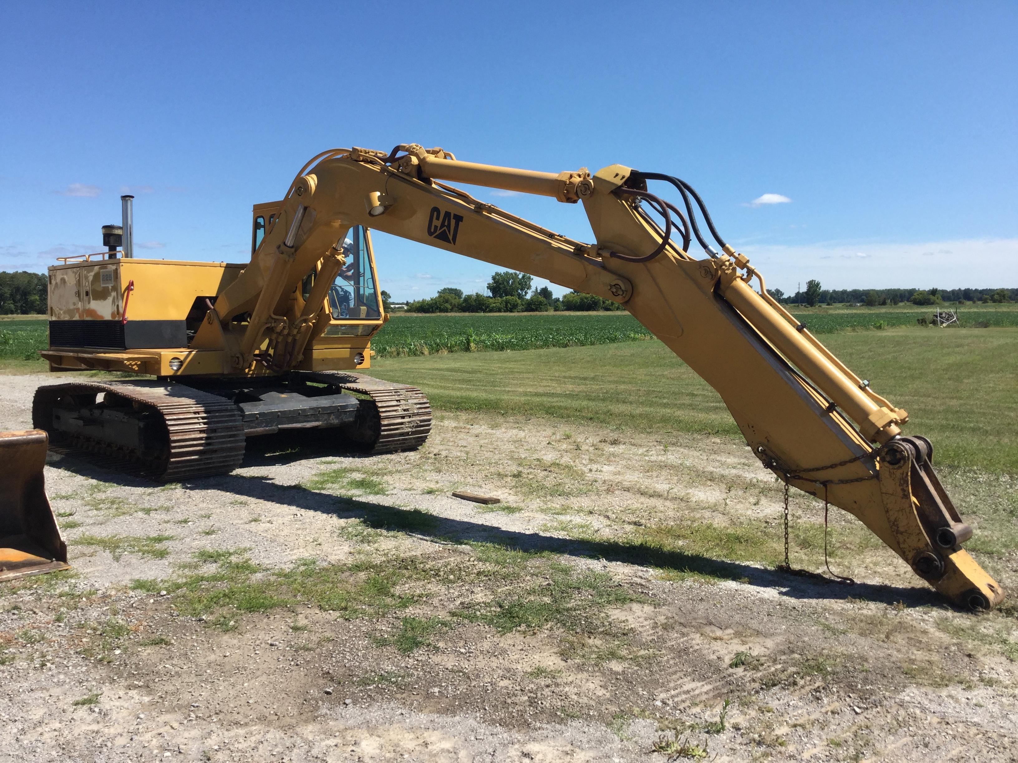 CAT 225 Excavator