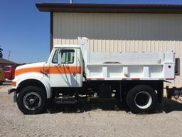 IH 4900 single axle dump truck