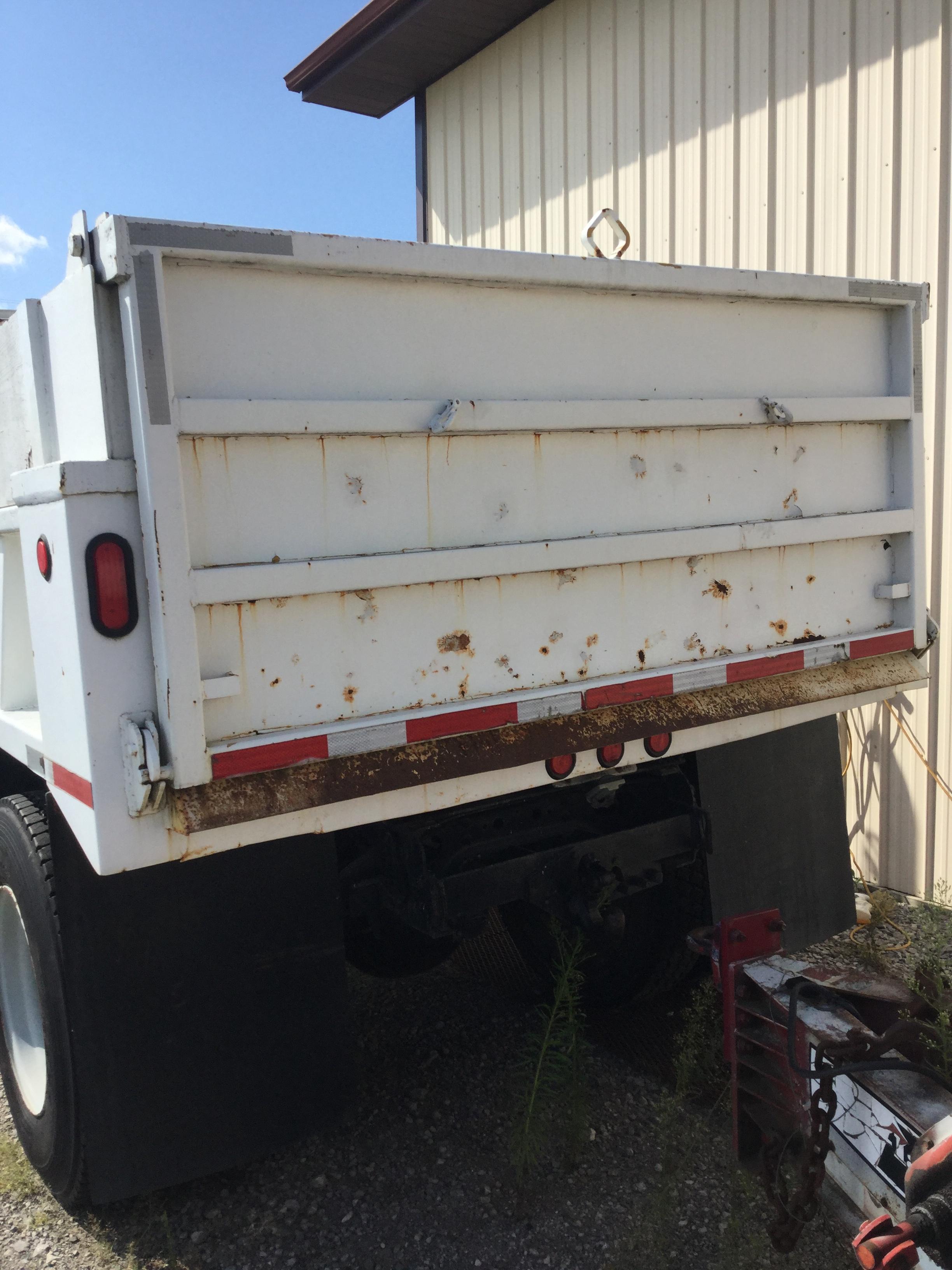 IH 4900 single axle dump truck