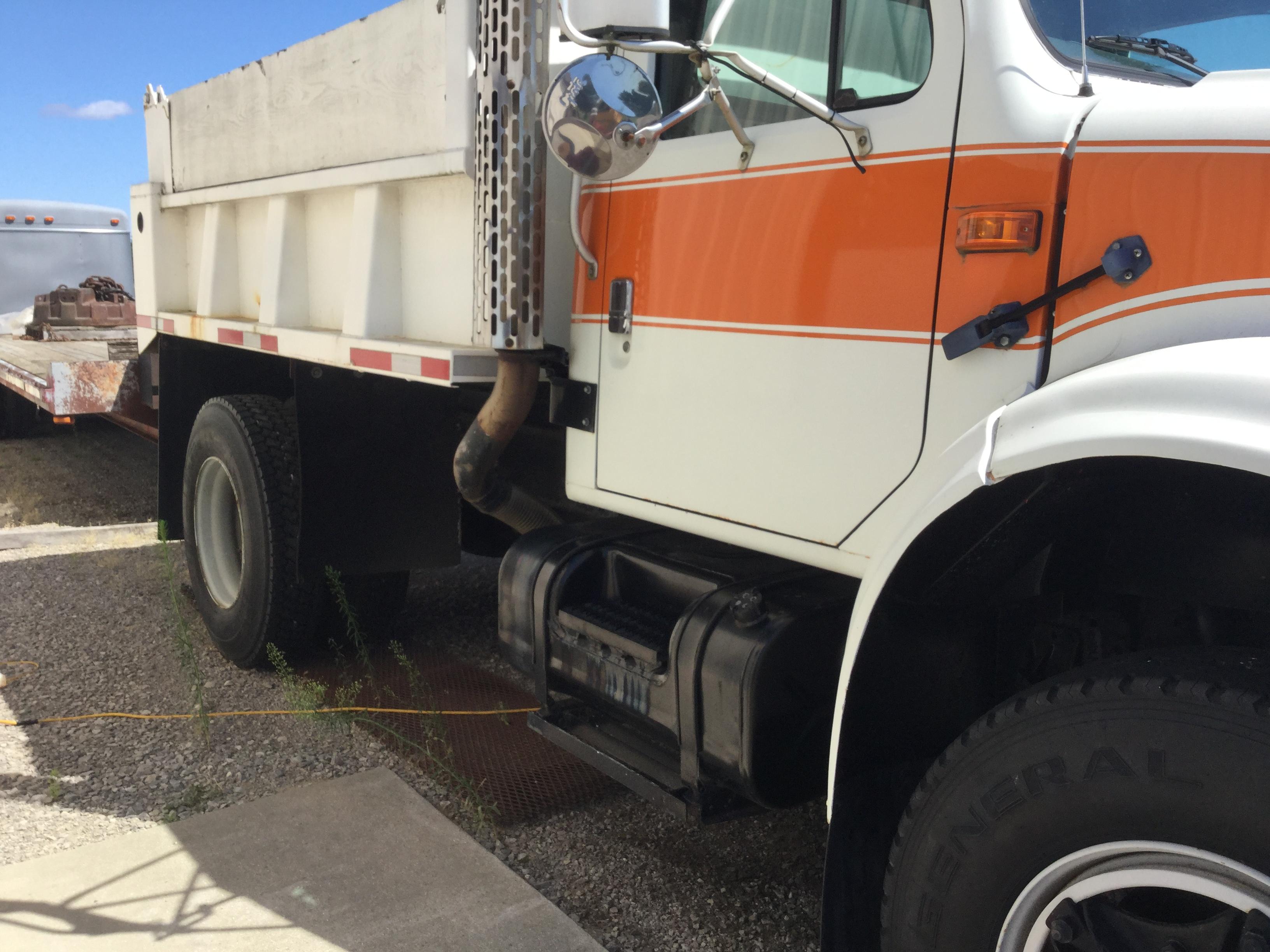 IH 4900 single axle dump truck