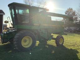 JD 7720 Combine