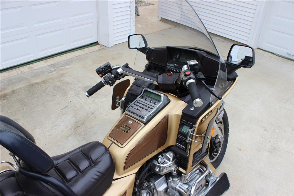 1985 HONDA GOLD WING SE MOTORCYCLE