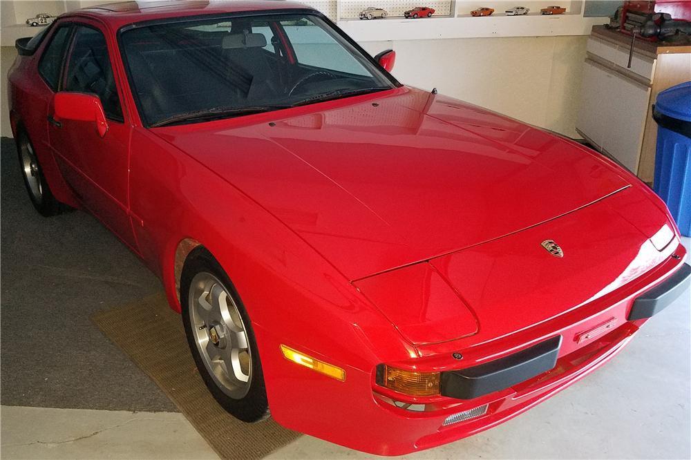 1985 PORSCHE 944