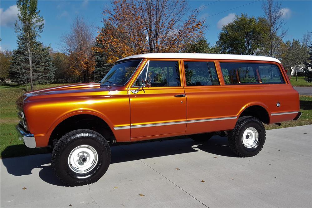 1967 CHEVROLET SUBURBAN 4X4