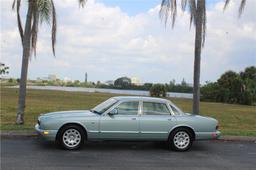 2001 JAGUAR XJ8 SEDAN