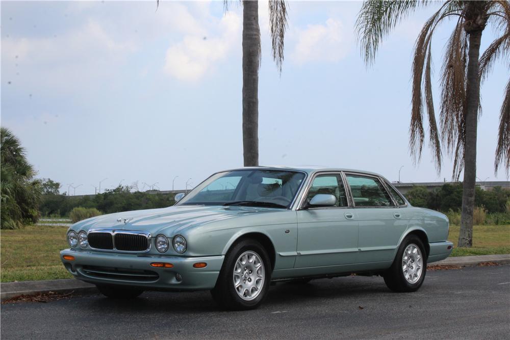 2001 JAGUAR XJ8 SEDAN