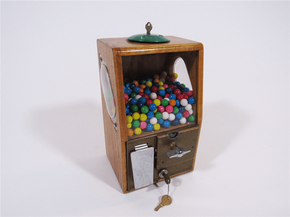 1950S VICTOR VENDING BABY GRAND GUMBALL MACHINE