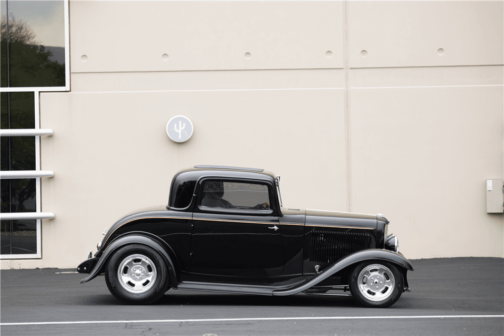 1932 FORD CUSTOM 3-WINDOW COUPE