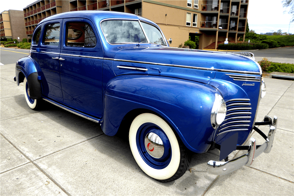 1940 PLYMOUTH DELUXE SEDAN