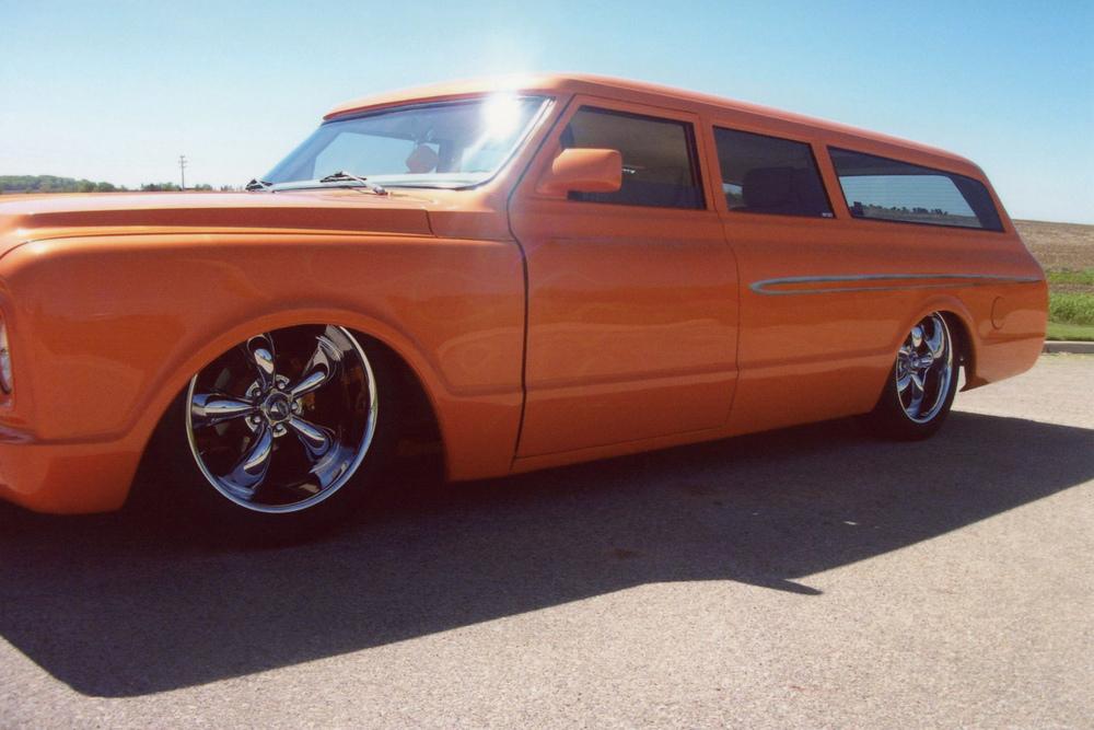 1967 CHEVROLET SUBURBAN CUSTOM SUV