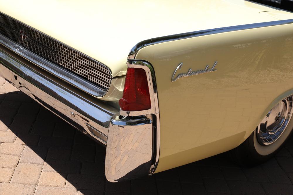 1961 LINCOLN CONTINENTAL CONVERTIBLE