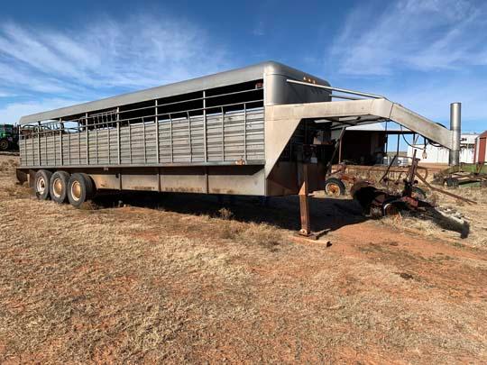 28 ft., 3 Axle, Gooseneck Stock Trailer