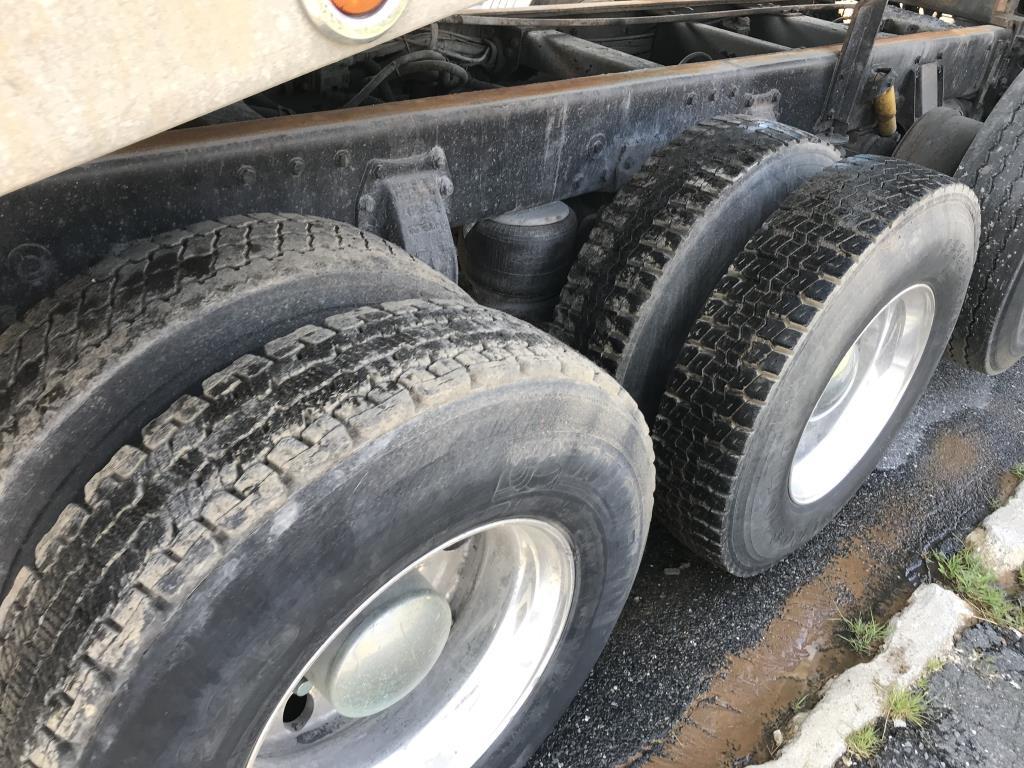 1995 Peterbilt  357 dump truck