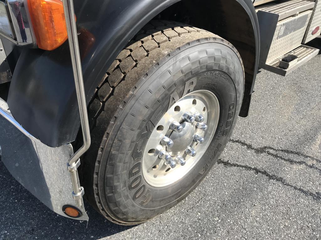 1995 Peterbilt  357 dump truck