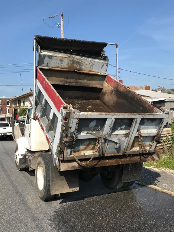 2000 International 4900 DT 466E