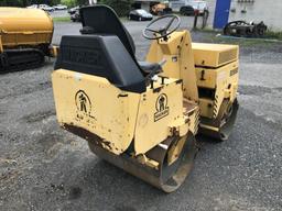 2000 Wacker RD 880 roller