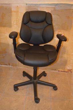 BLACK VINYL OFFICE CHAIR WITH ARMS