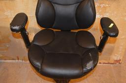 BLACK VINYL OFFICE CHAIR WITH ARMS