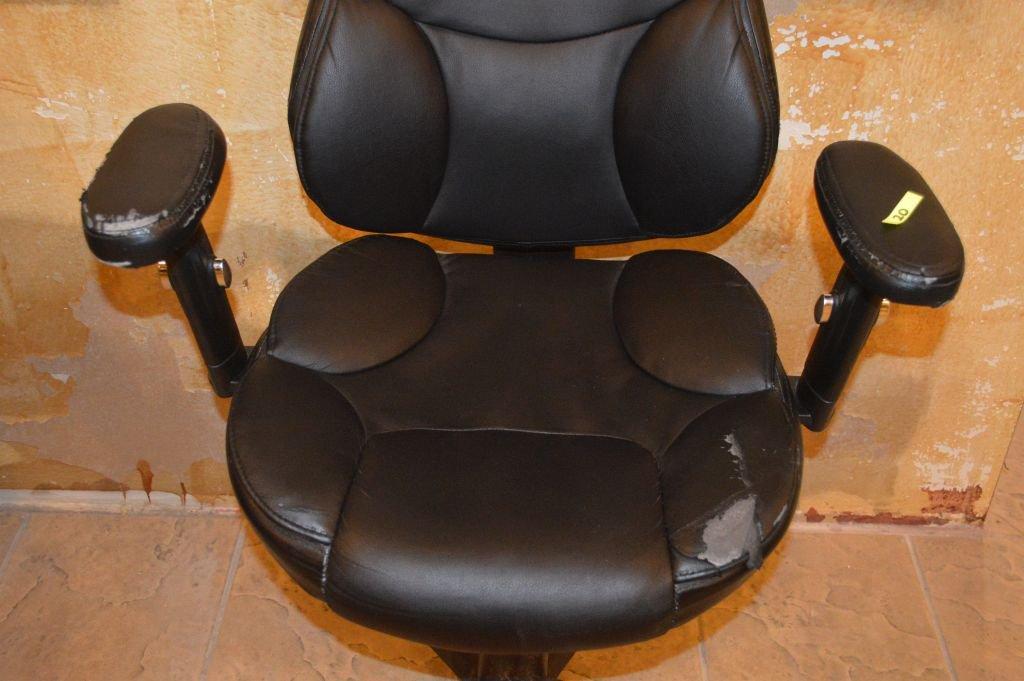 BLACK VINYL OFFICE CHAIR WITH ARMS