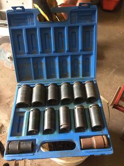 SET OF IMPACT SOCKETS UP TO 1 5/8" WITH CASE