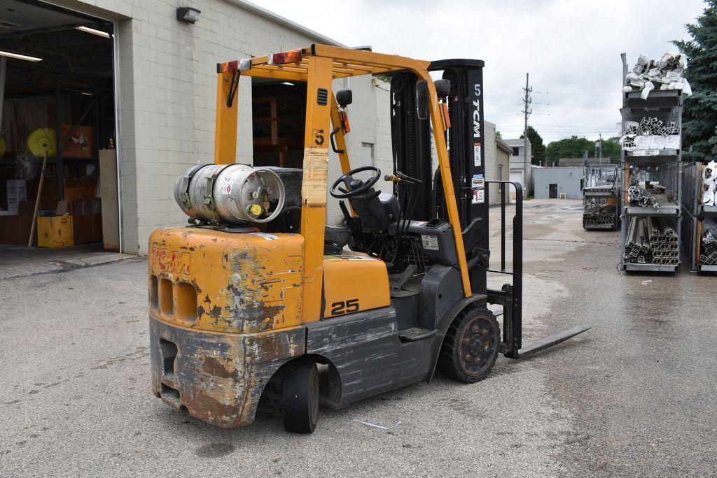 TMC RIDE ON FORK TRUCK, MODEL FCG25-3HL, LP GAS,