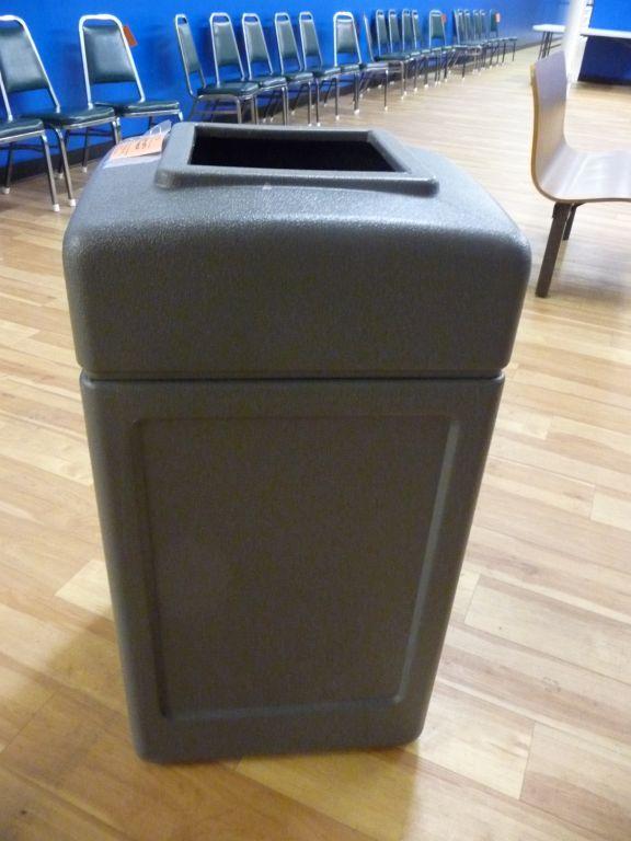 18" SQUARE PLASTIC TRASH RECEPTACLE,