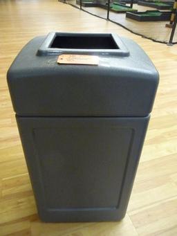 18" SQUARE PLASTIC TRASH RECEPTACLE,