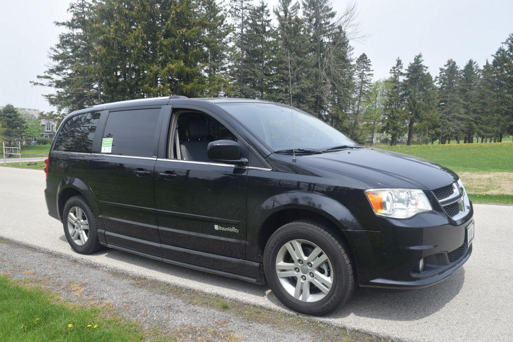 2011 DODGE CARAVAN WITH BRAUN ABILITY WHEELCHAIR