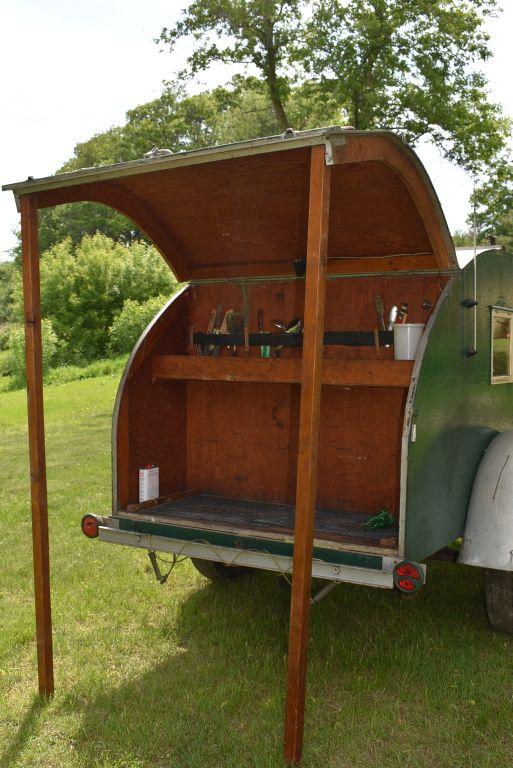 1950'S VINTAGE WOODEN CAMPING TRAILER, 8' x 4',