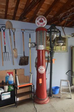 WAYNE VISIBLE GAS PUMP WITH GLASS CYLINDER, RED