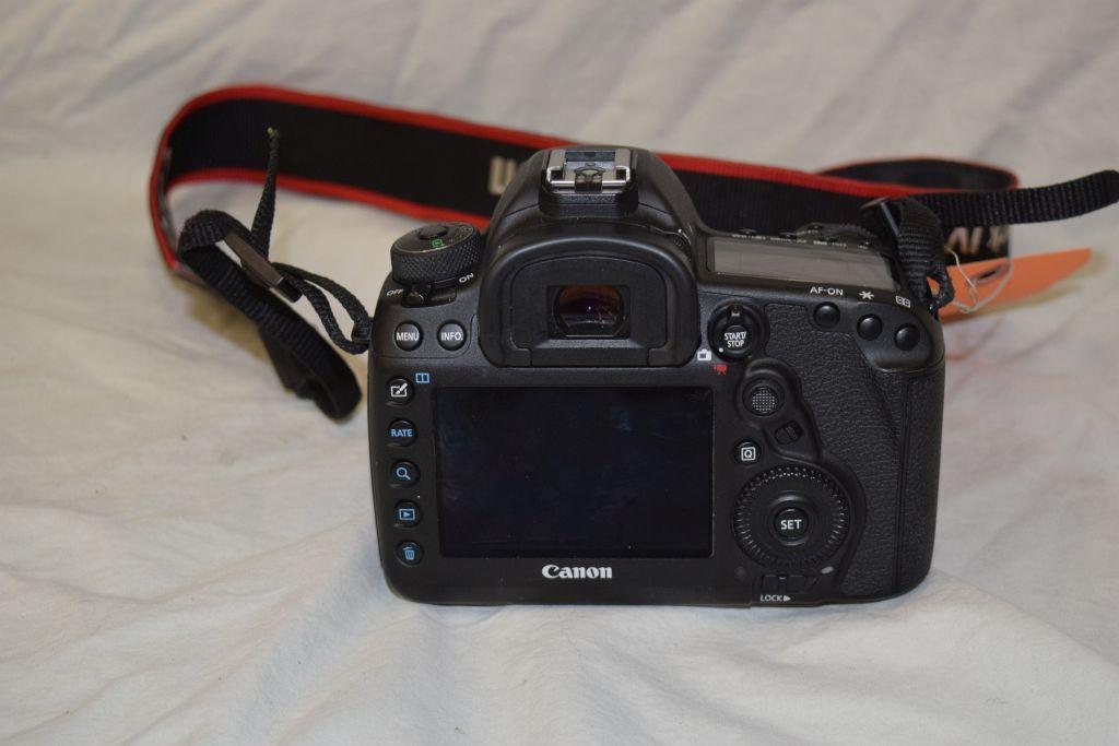 CANON EOS 5D MARK IV CAMERA BODY WITH 85mm CANON LENS,