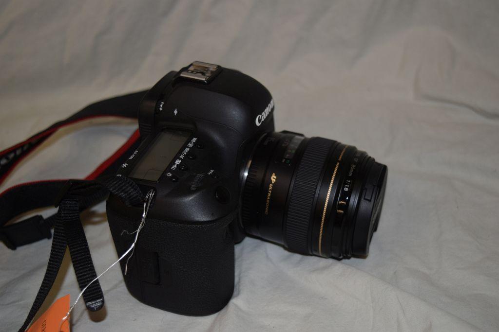 CANON EOS 5D MARK IV CAMERA BODY WITH 85mm CANON LENS,