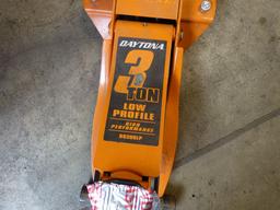 DAYTONA THREE TON LOW PROFILE HYDRAULIC FLOOR JACK