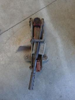 SMALL LARIN HYDRAULIC FLOOR JACK,