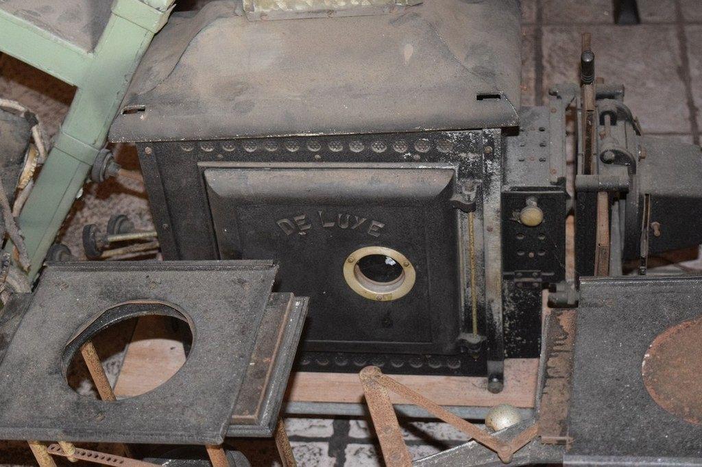ORIGINAL MOVIE PROJECTOR FROM THE AVALON THEATRE IN