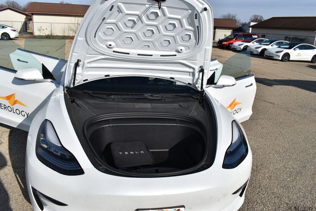 #324 (2019) TESLA MODEL 3 4 DOOR SEDAN,