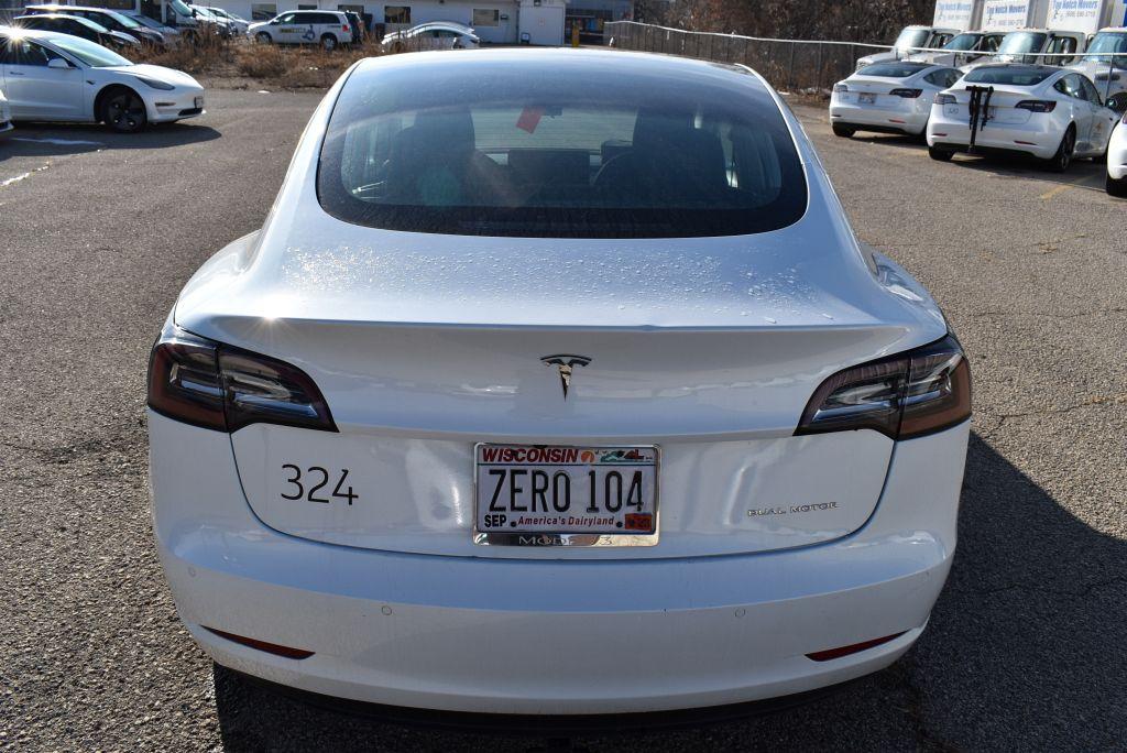 #324 (2019) TESLA MODEL 3 4 DOOR SEDAN,