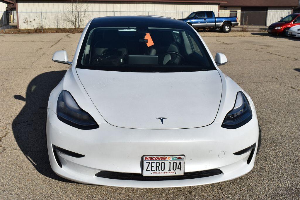 #324 (2019) TESLA MODEL 3 4 DOOR SEDAN,