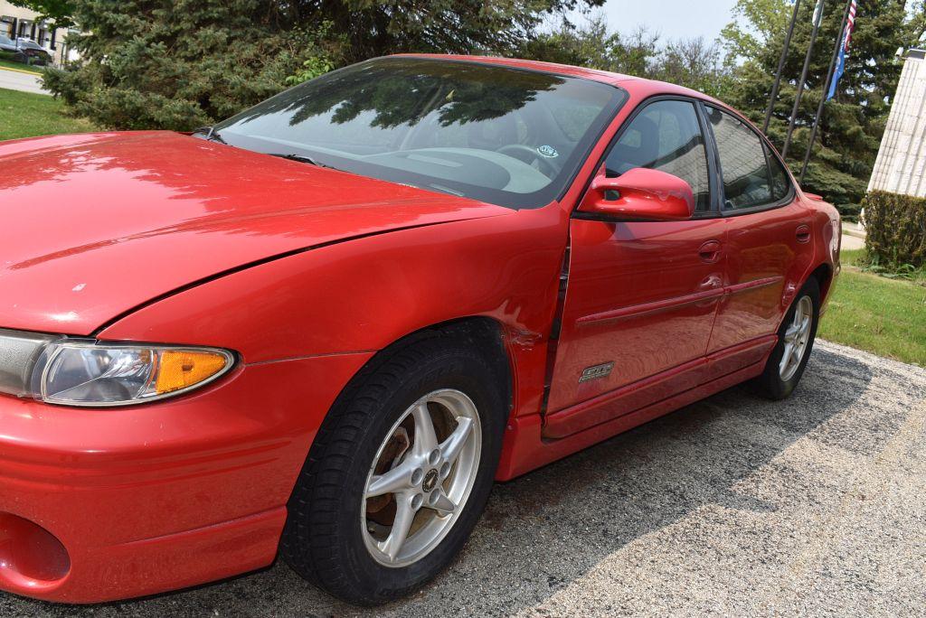 2000 PONTIAC FOUR DOOR SEDAN, MODEL GRAND PRIX GTP