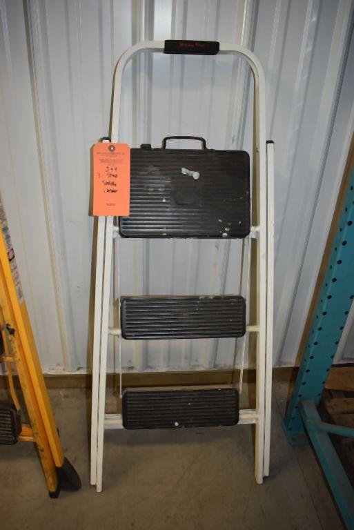 THREE STEP SAFETY LADDER