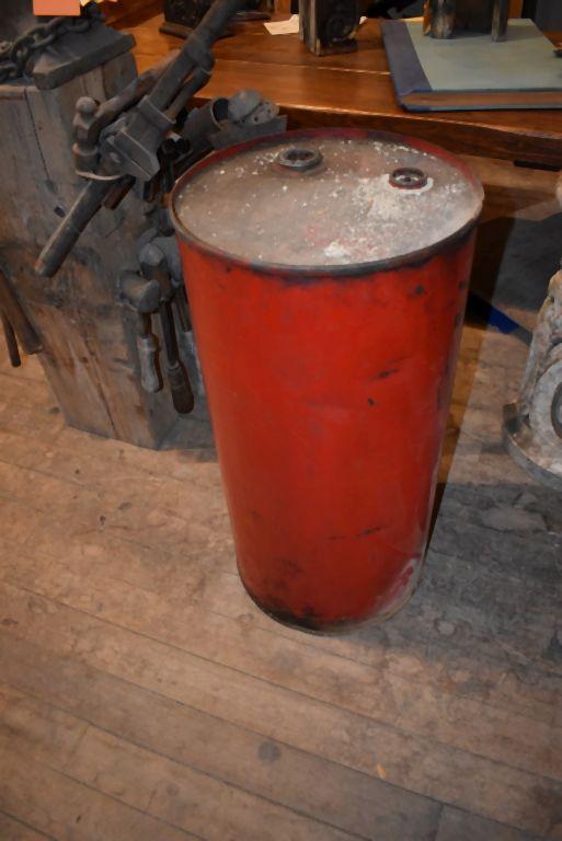 PATE SUPER PATE OIL DRUM WITH SPIGOT