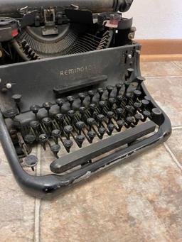 REMINGTON RAND ANTIQUE TYPEWRITER