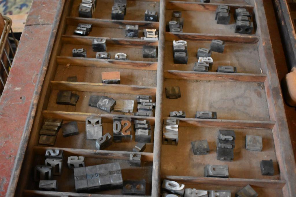 HAMILTON PRINTER'S TYPE LETTERS WITH WOODEN BOXES