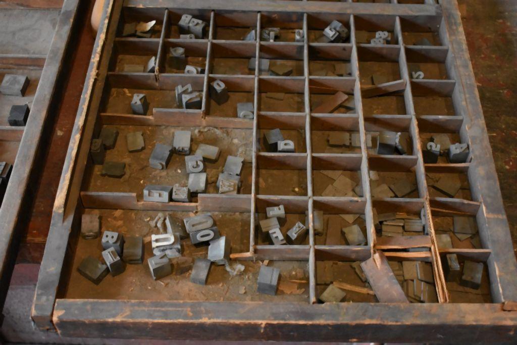 HAMILTON PRINTER'S TYPE LETTERS WITH WOODEN BOXES