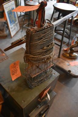 VINTAGE ROPE HOLDER WITH ROPE