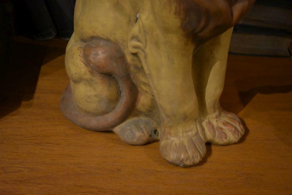 CERAMIC SEATED LION