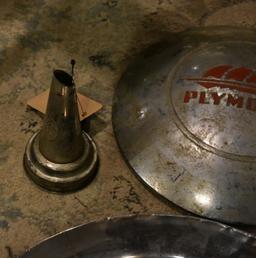 (2) HUBCAPS AND MASTER OIL SPOUT