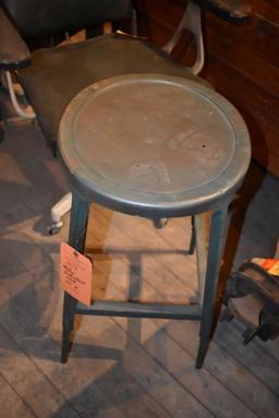 METAL INDUSTRIAL STOOL, 28" HIGH